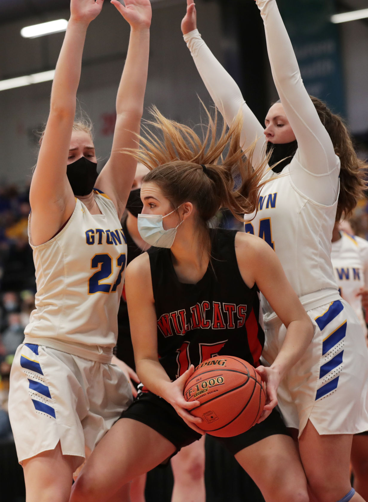 WIAA state girls basketball photo: Verona's Lexi Stremlow seeks a teammate